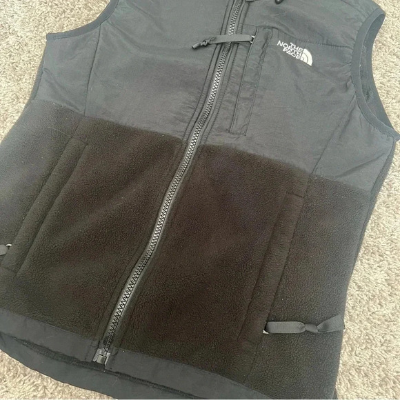 The North Face Black Vest with hood - Picture 2 of 10